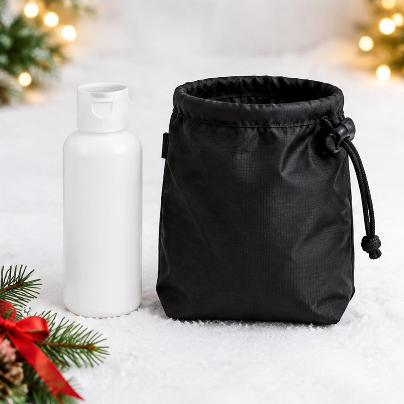 Liquid chalk and chalk bag
